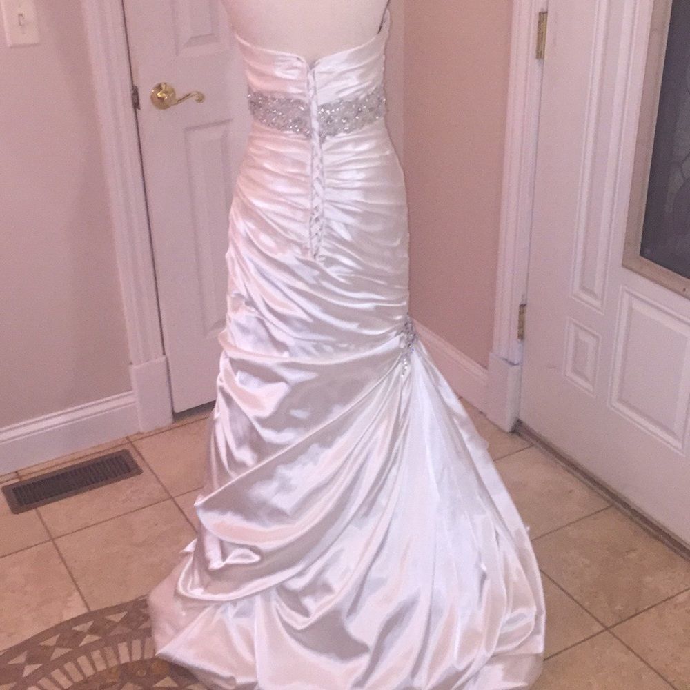 Maggie sottero Midgley couture size 12 sample wedding dress from Kleinfeld - Picture 5 of 8